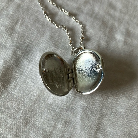 Kate Spade: Silver Tone “n” Pendant Locket Necklace - Picture 16 of 16